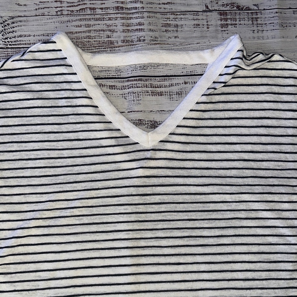 LOFT Black and White Striped V-Neck Top Sz. M - Picture 3 of 7